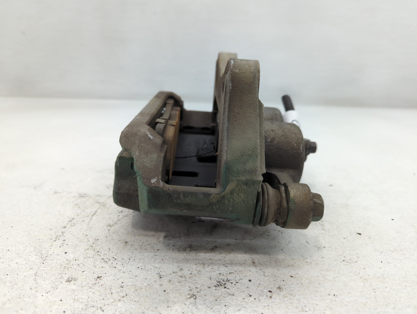 2018-2020 Chevrolet Traverse Front Driver Left Brake Caliper - Oemusedautoparts1.com