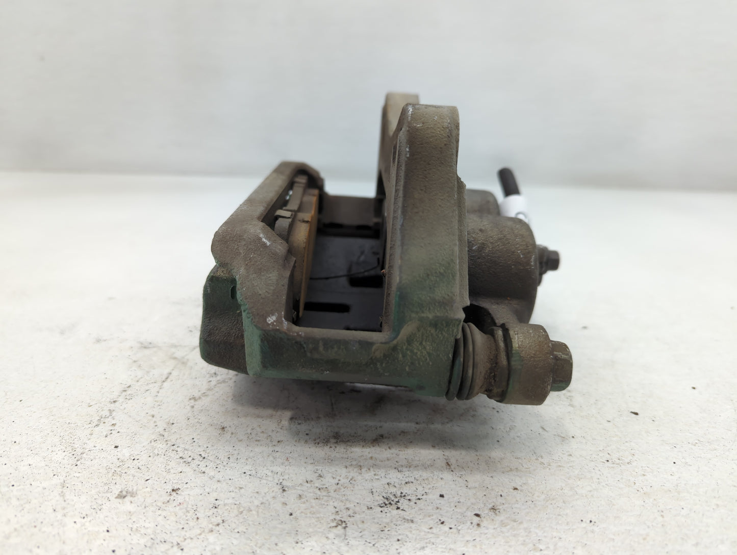 2018-2020 Chevrolet Traverse Front Driver Left Brake Caliper - Oemusedautoparts1.com