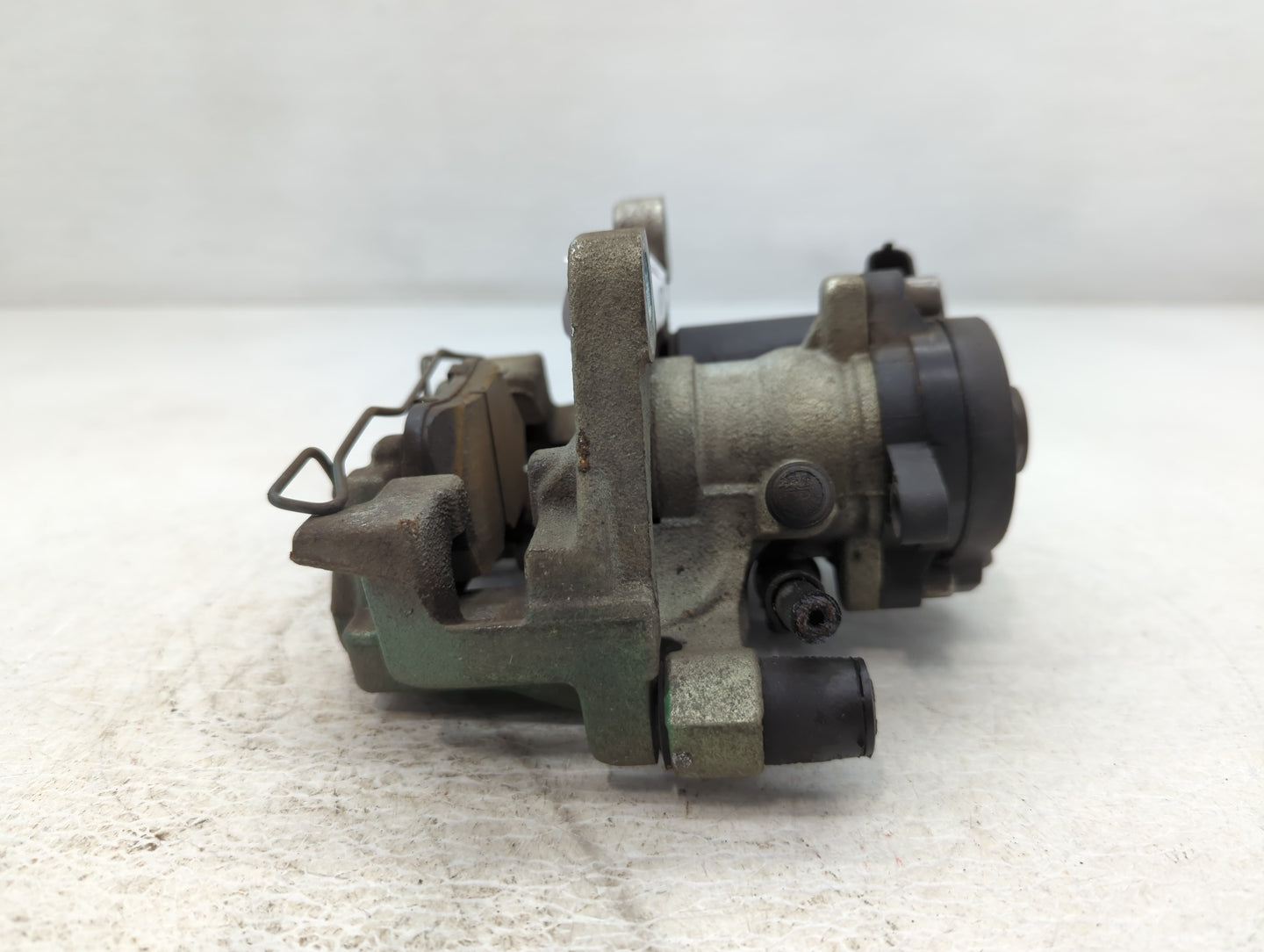 2015-2019 Lincoln Mkc Front Driver Left Brake Caliper - Oemusedautoparts1.com