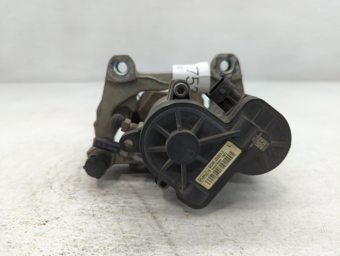 2015-2019 Lincoln Mkc Front Driver Left Brake Caliper - Oemusedautoparts1.com