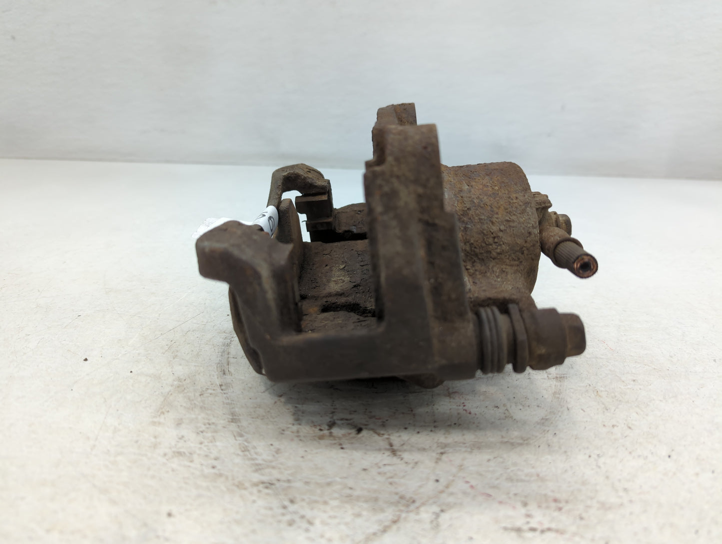 2008-2015 Nissan Rogue Front Driver Left Brake Caliper - Oemusedautoparts1.com