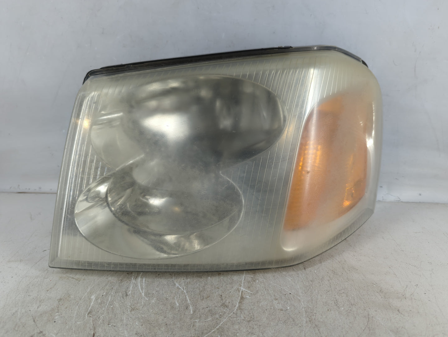 2002-2009 Gmc Envoy Driver Left Oem Head Light Headlight Lamp - Oemusedautoparts1.com