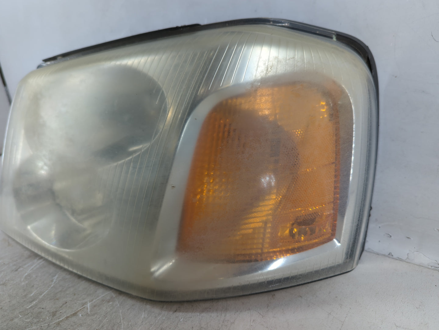 2002-2009 Gmc Envoy Driver Left Oem Head Light Headlight Lamp - Oemusedautoparts1.com