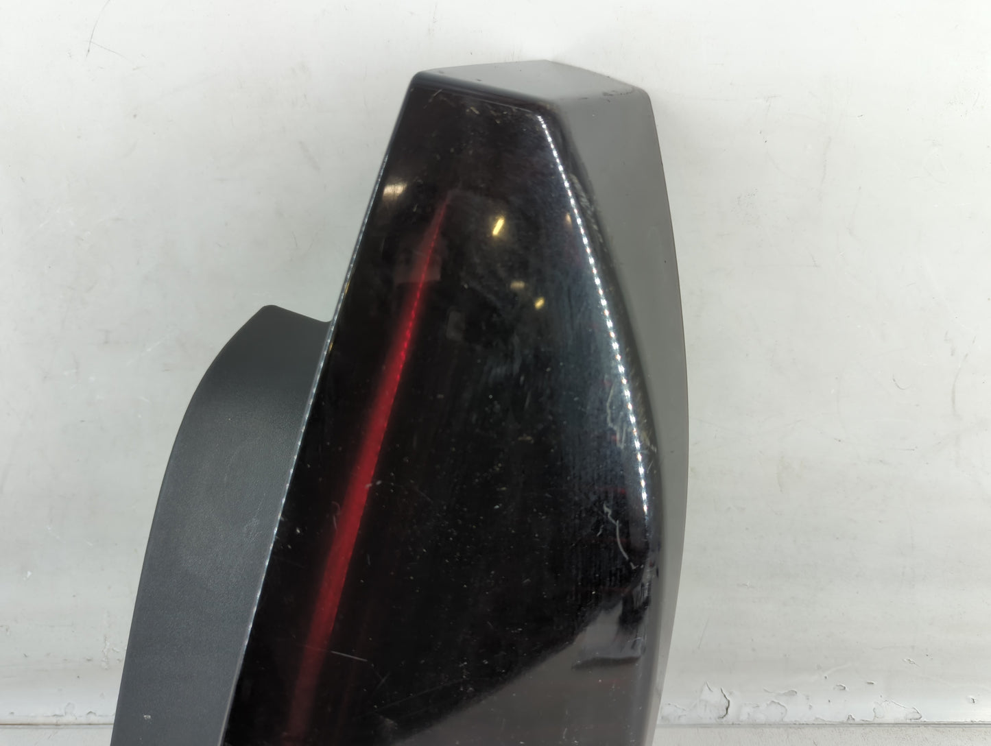 2008-2014 Cadillac Cts Rear Center Lid Brake Light Tail Light P/N:25902144 Fits Fits 2008 2009 2010 2011 2012 2013 2014 OEM Used Auto Parts - Oemusedautoparts1.com