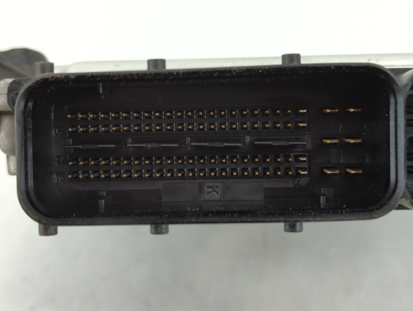 2007-2009 Volkswagen Touareg PCM Engine Control Computer ECU ECM PCU OEM P/N:7L0 907 560 E Fits Fits 2007 2008 2009 OEM Used Auto Parts - Oemusedautoparts1.com