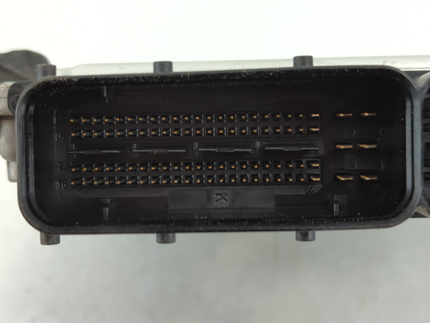 2007-2009 Volkswagen Touareg PCM Engine Control Computer ECU ECM PCU OEM P/N:7L0 907 560 E Fits Fits 2007 2008 2009 OEM Used Auto Parts - Oemusedautoparts1.com