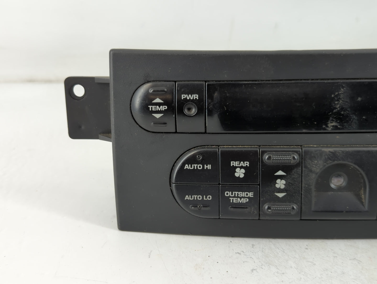 2004 Chevrolet Impala Climate Control Module Temperature AC/Heater Replacement P/N:(P)05005469AB Fits OEM Used Auto Parts - Oemusedautoparts1.com