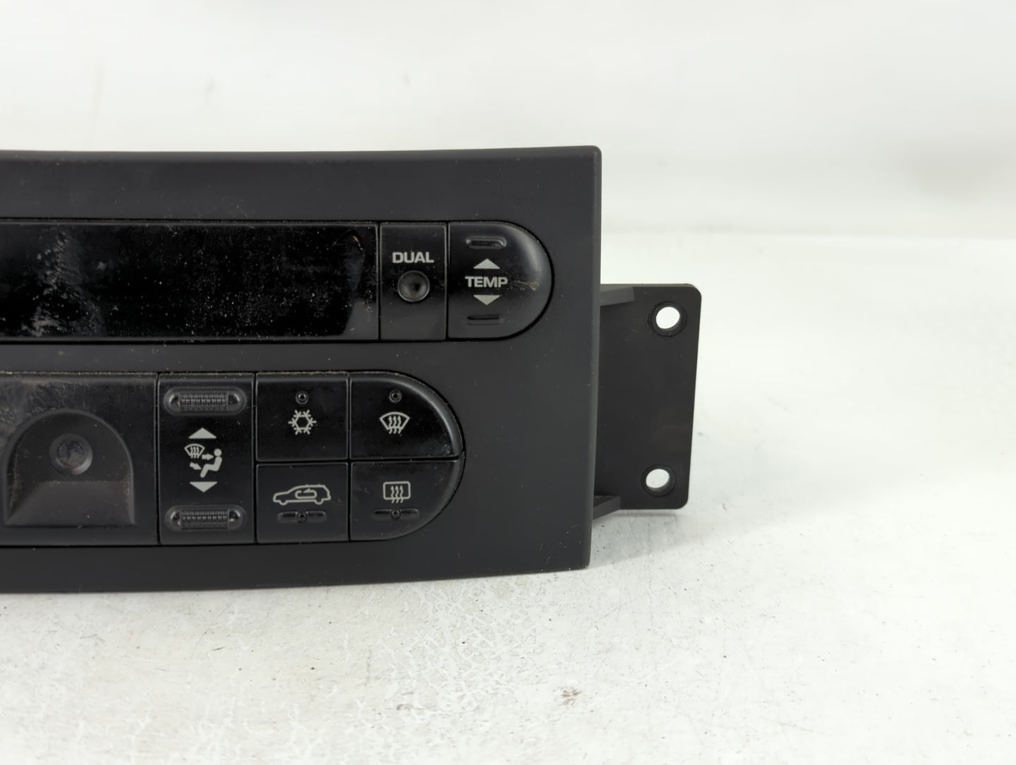 2004 Chevrolet Impala Climate Control Module Temperature AC/Heater Replacement P/N:(P)05005469AB Fits OEM Used Auto Parts - Oemusedautoparts1.com