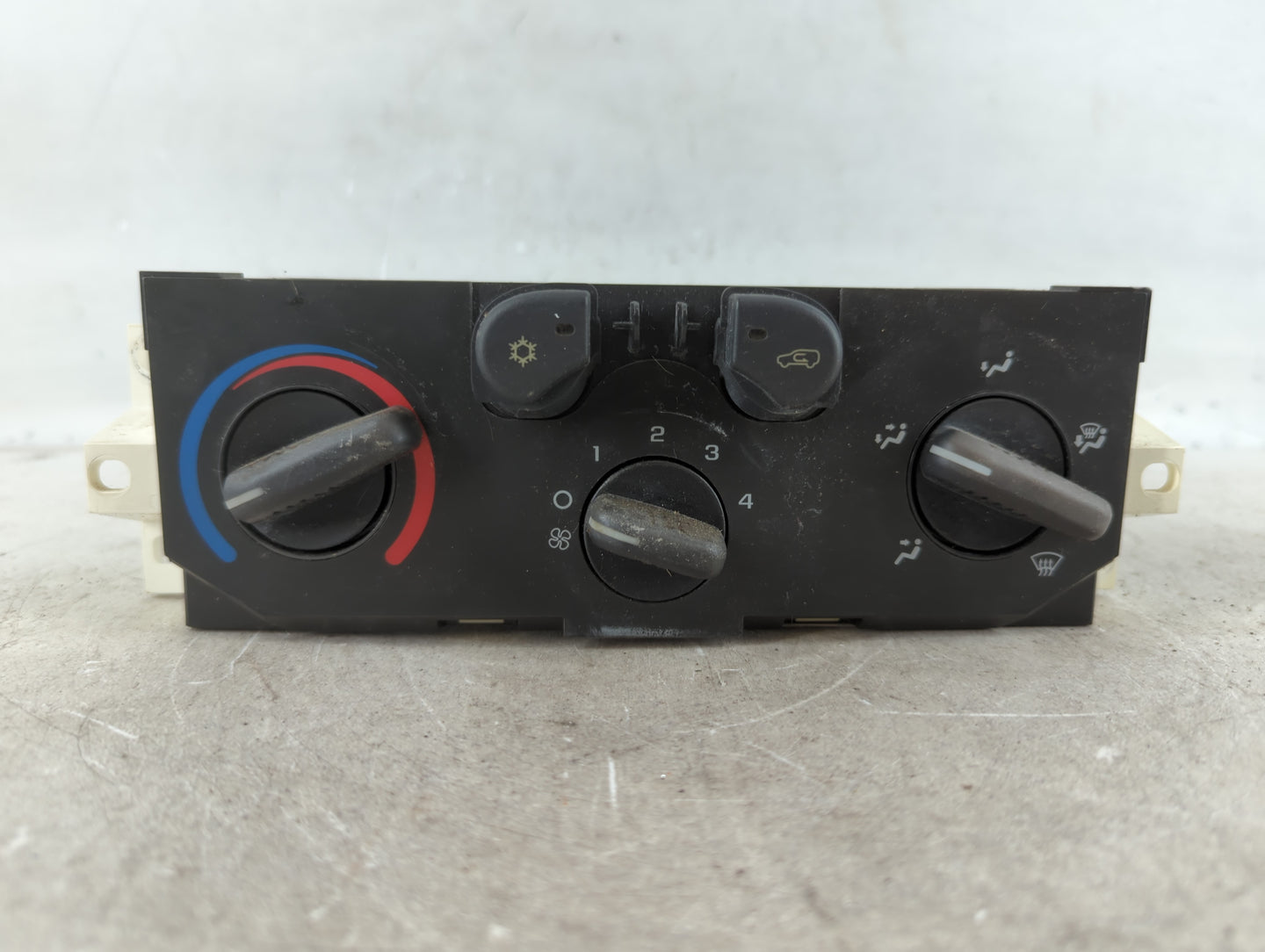 2004-2012 Gmc Canyon Climate Control Module Temperature AC/Heater Replacement P/N:15858833 Fits OEM Used Auto Parts - Oemusedautoparts1.com