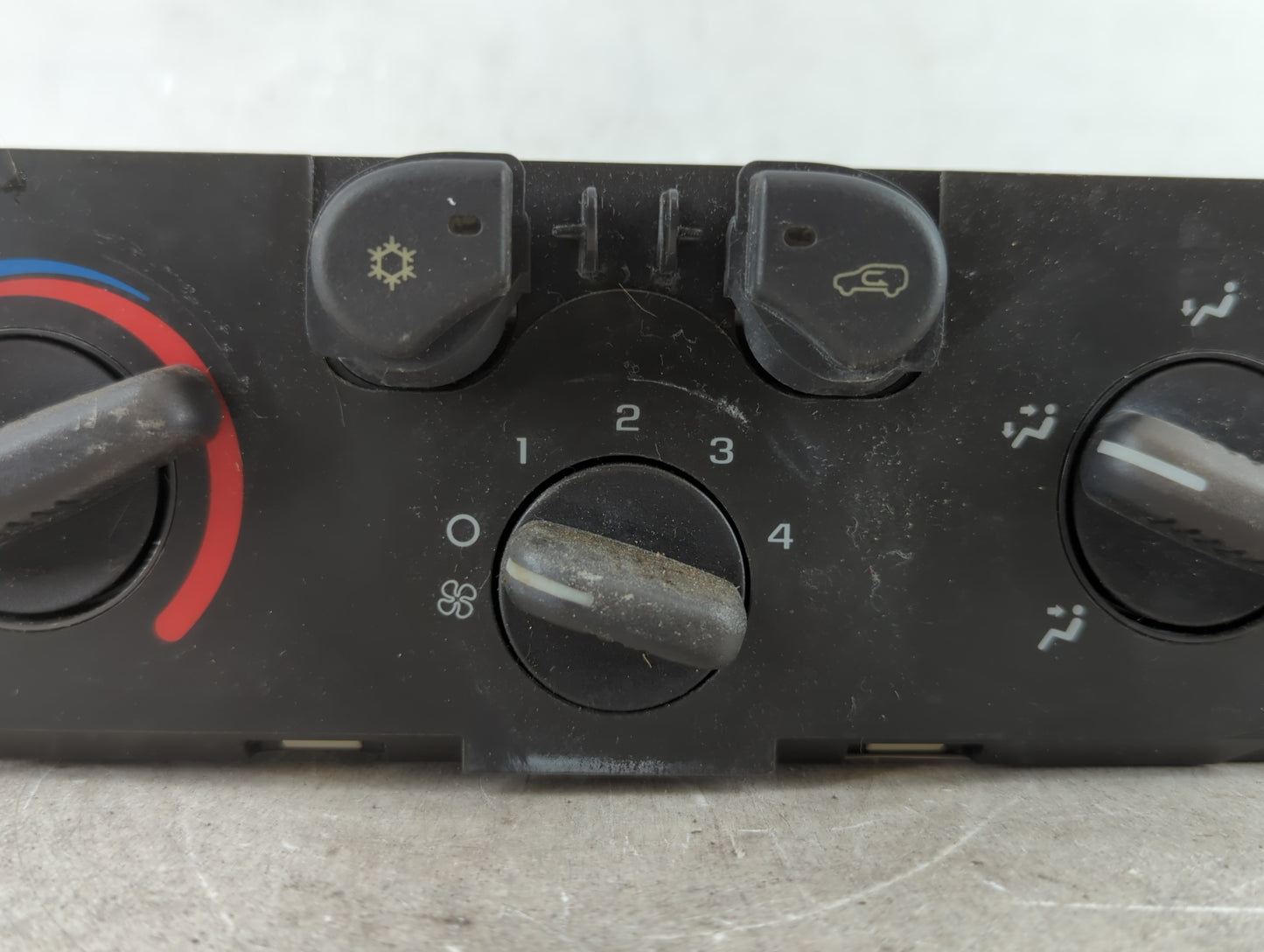 2004-2012 Gmc Canyon Climate Control Module Temperature AC/Heater Replacement P/N:15858833 Fits OEM Used Auto Parts - Oemusedautoparts1.com