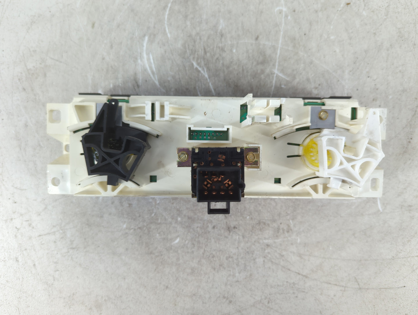 2004-2012 Gmc Canyon Climate Control Module Temperature AC/Heater Replacement P/N:15858833 Fits OEM Used Auto Parts - Oemusedautoparts1.com