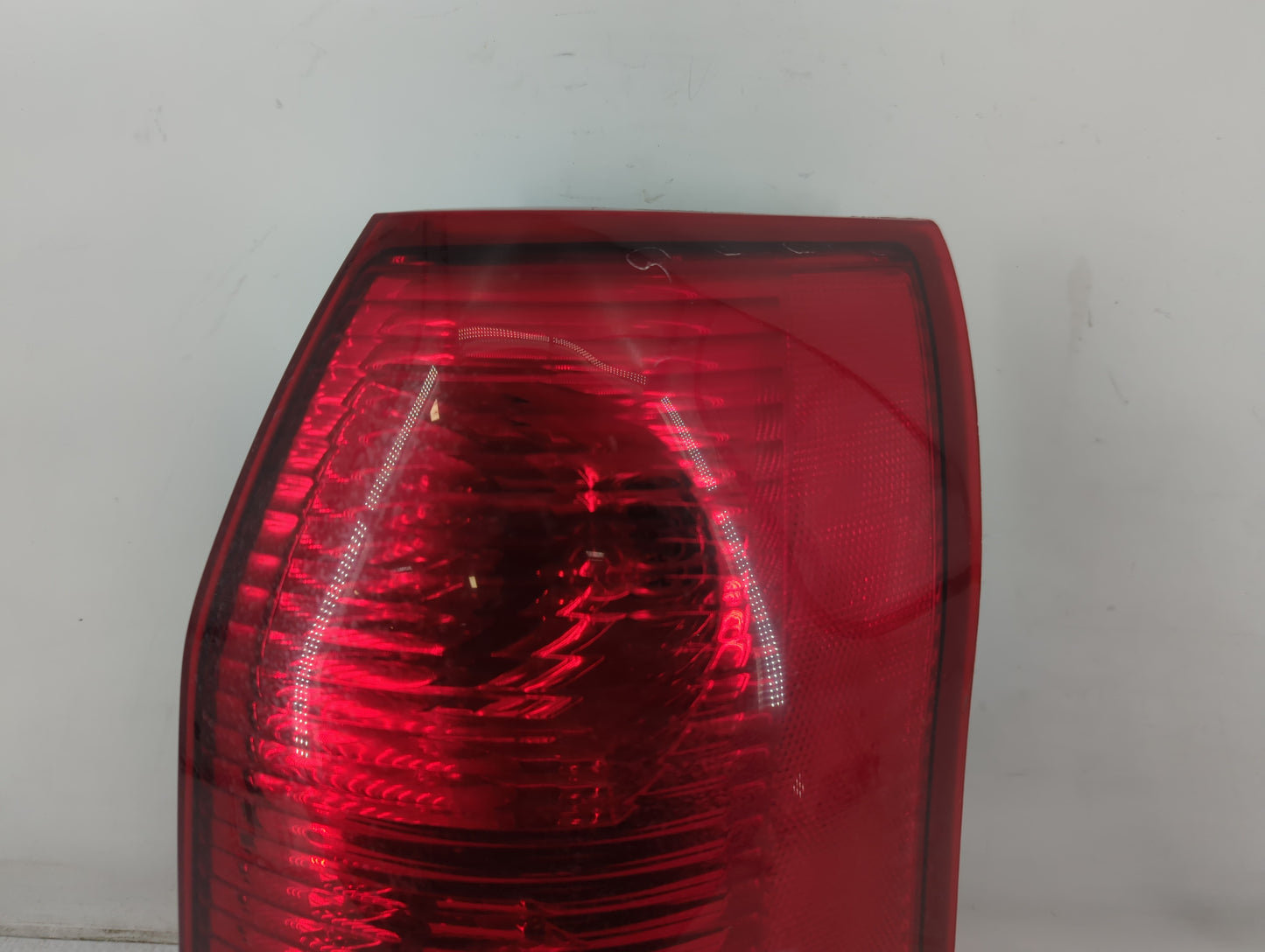 2005-2010 Pontiac G6 Rear Center Lid Brake Light Tail Light Fits Fits 2005 2006 2007 2008 2009 2010 OEM Used Auto Parts - Oemusedautoparts1.com