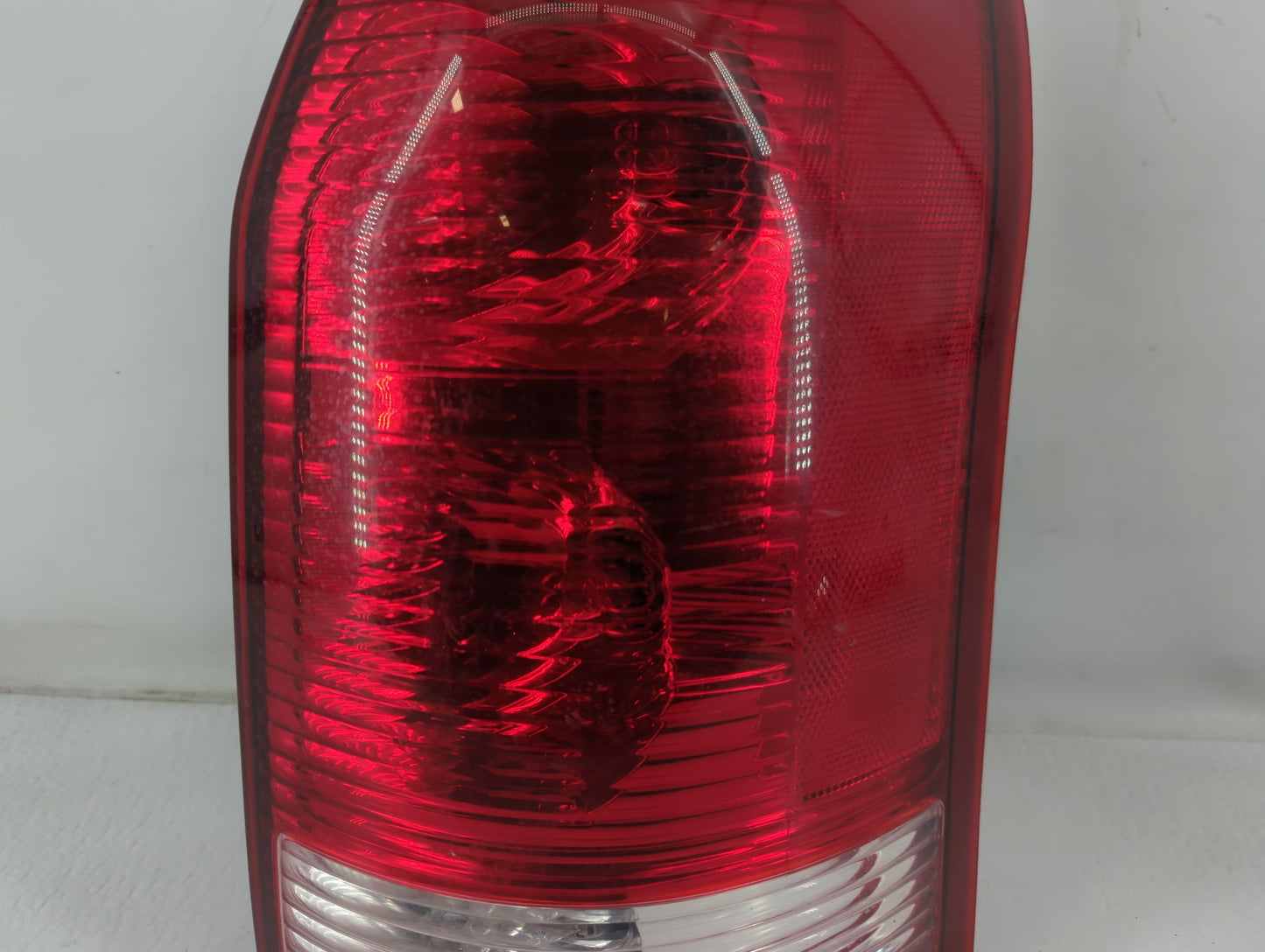 2005-2010 Pontiac G6 Rear Center Lid Brake Light Tail Light Fits Fits 2005 2006 2007 2008 2009 2010 OEM Used Auto Parts - Oemusedautoparts1.com
