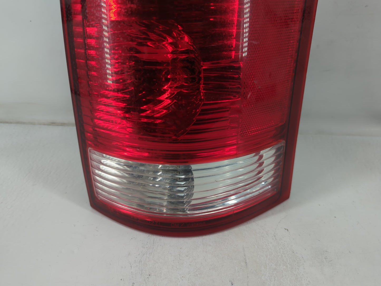 2005-2010 Pontiac G6 Rear Center Lid Brake Light Tail Light Fits Fits 2005 2006 2007 2008 2009 2010 OEM Used Auto Parts - Oemusedautoparts1.com
