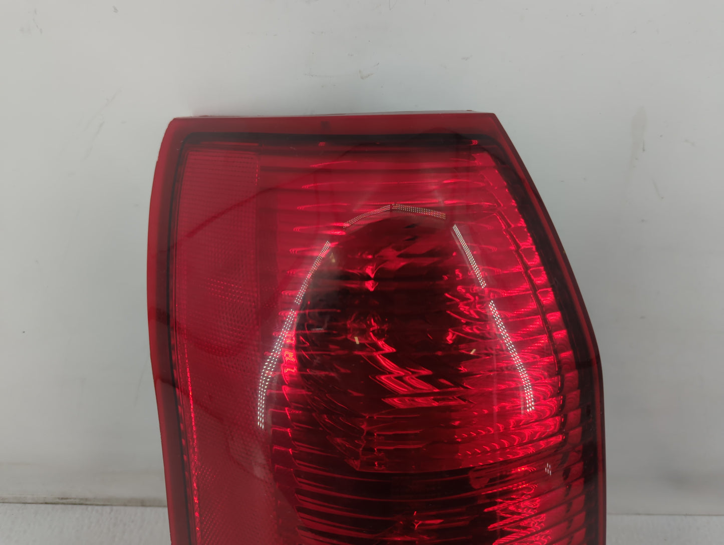 2005-2010 Pontiac G6 Rear Center Lid Brake Light Tail Light Fits Fits 2005 2006 2007 2008 2009 2010 OEM Used Auto Parts - Oemusedautoparts1.com