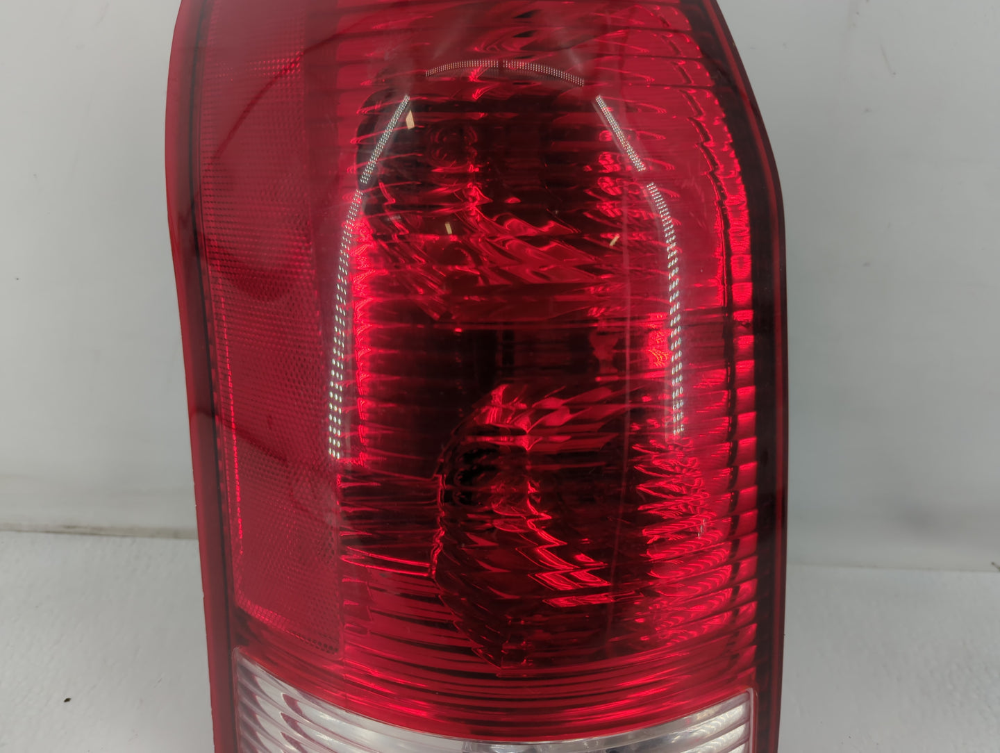 2005-2010 Pontiac G6 Rear Center Lid Brake Light Tail Light Fits Fits 2005 2006 2007 2008 2009 2010 OEM Used Auto Parts - Oemusedautoparts1.com