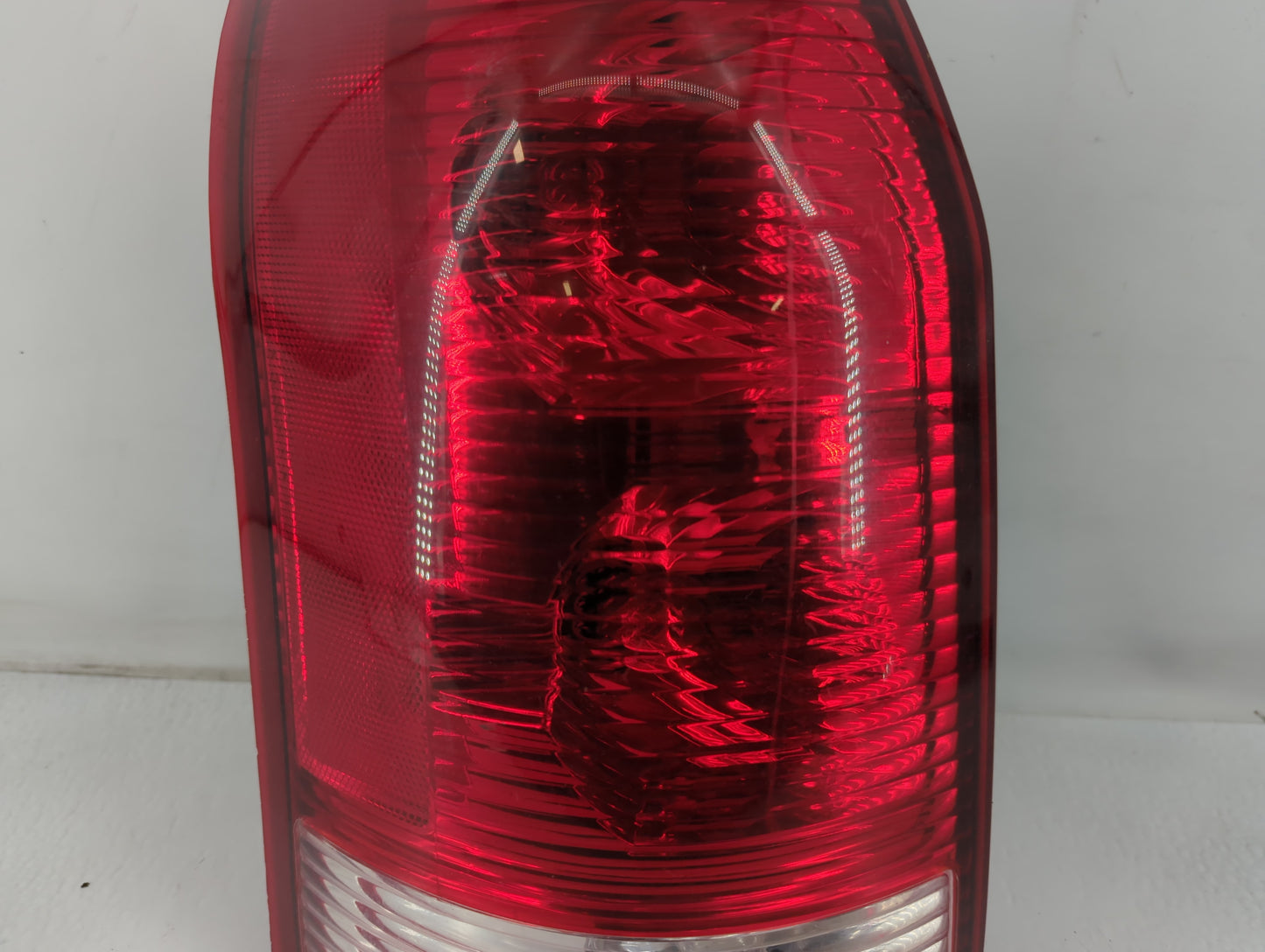 2005-2010 Pontiac G6 Rear Center Lid Brake Light Tail Light Fits Fits 2005 2006 2007 2008 2009 2010 OEM Used Auto Parts - Oemusedautoparts1.com