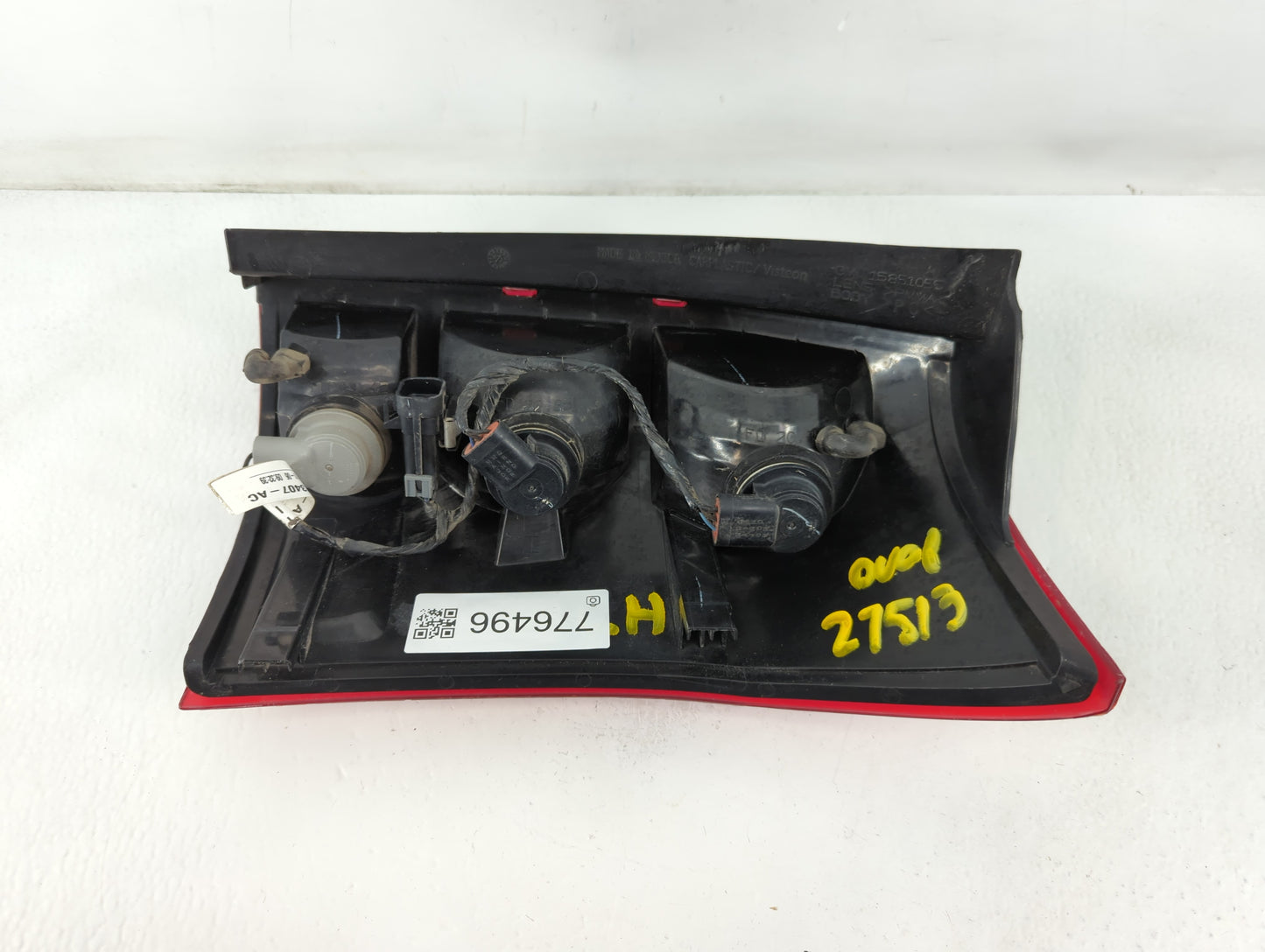 2005-2010 Pontiac G6 Rear Center Lid Brake Light Tail Light Fits Fits 2005 2006 2007 2008 2009 2010 OEM Used Auto Parts - Oemusedautoparts1.com