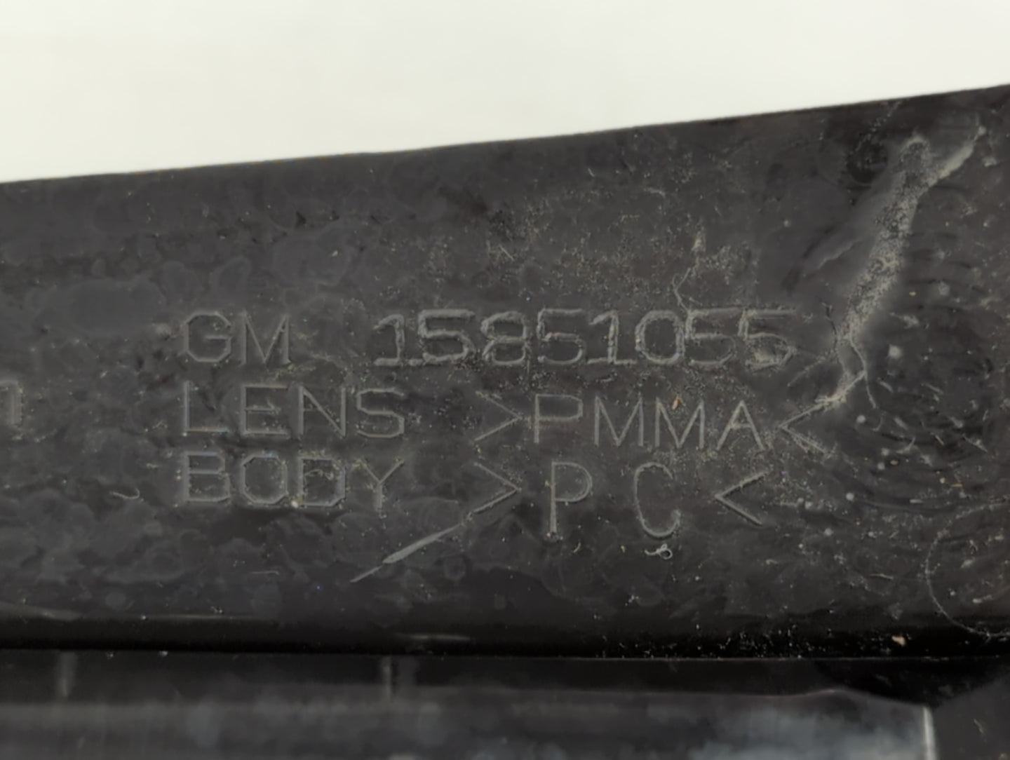 2005-2010 Pontiac G6 Rear Center Lid Brake Light Tail Light Fits Fits 2005 2006 2007 2008 2009 2010 OEM Used Auto Parts - Oemusedautoparts1.com