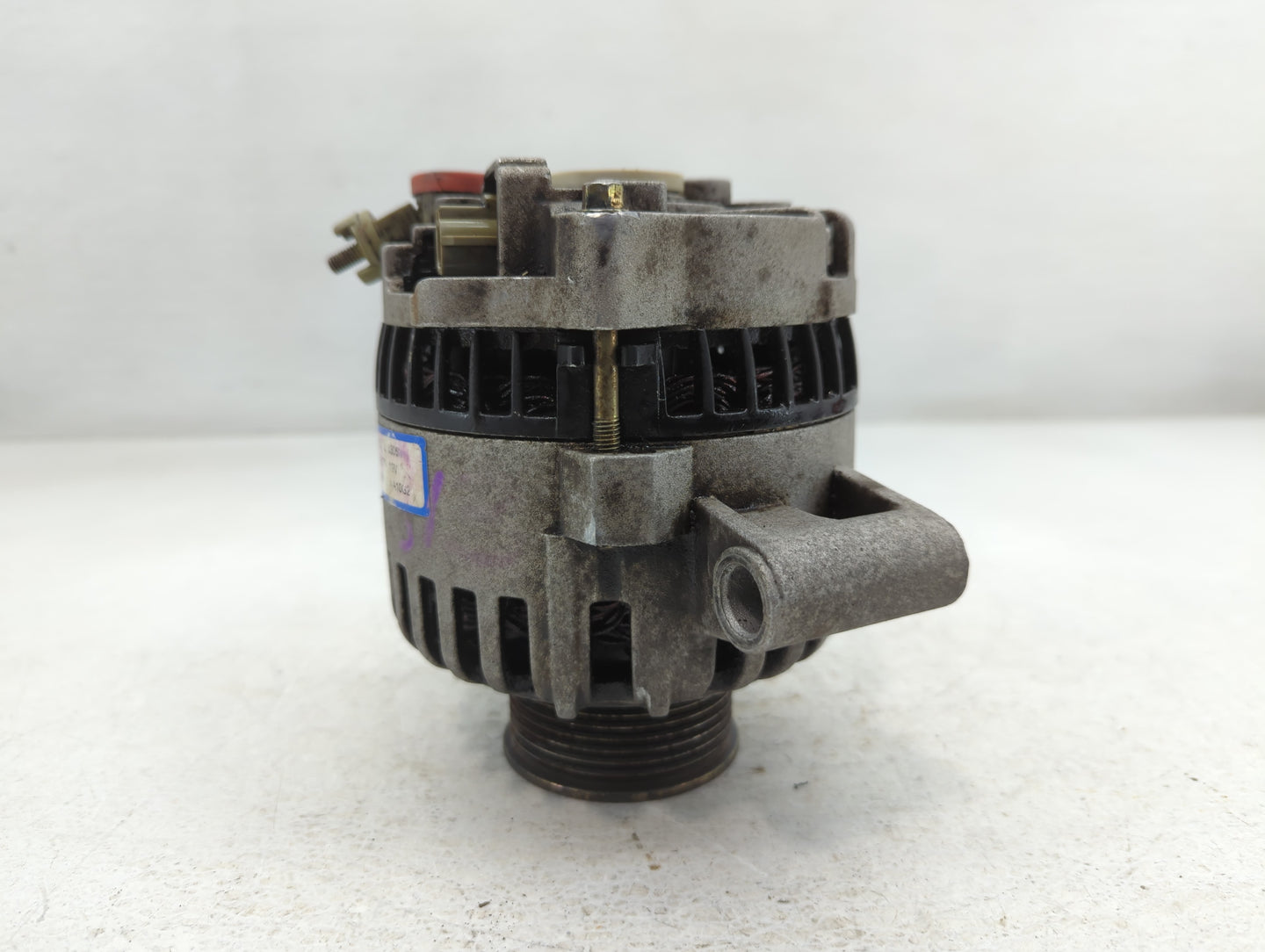 2004-2005 Ford E-350 Club Wagon Alternator Replacement Generator Charging Assembly Engine OEM Fits OEM Used Auto Parts - Oemusedautoparts1.com