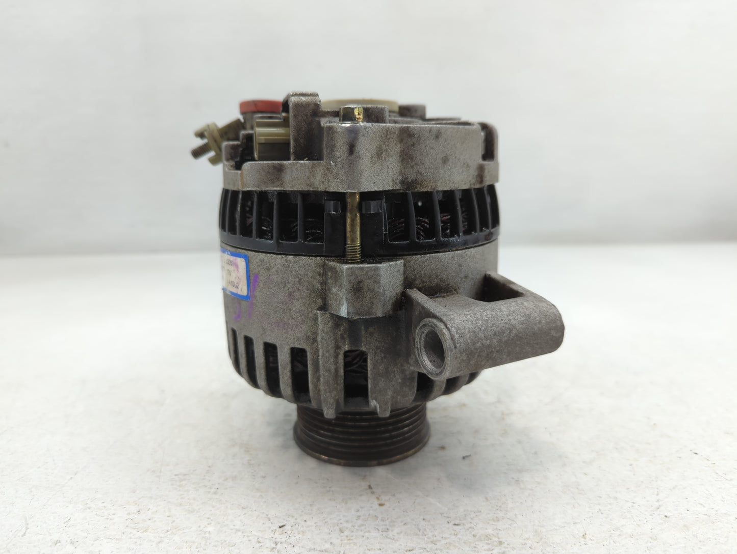 2004-2005 Ford E-350 Club Wagon Alternator Replacement Generator Charging Assembly Engine OEM Fits OEM Used Auto Parts - Oemusedautoparts1.com