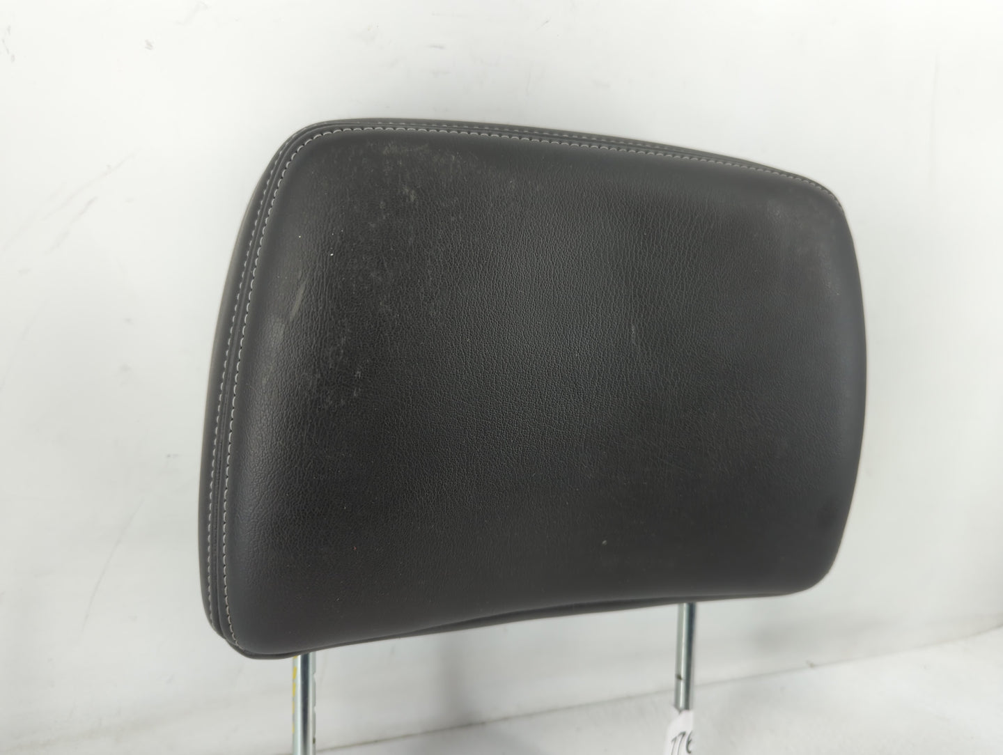 2006-2008 Pontiac Grand Prix Headrest Head Rest Rear Seat Fits Fits 2006 2007 2008 OEM Used Auto Parts - Oemusedautoparts1.com