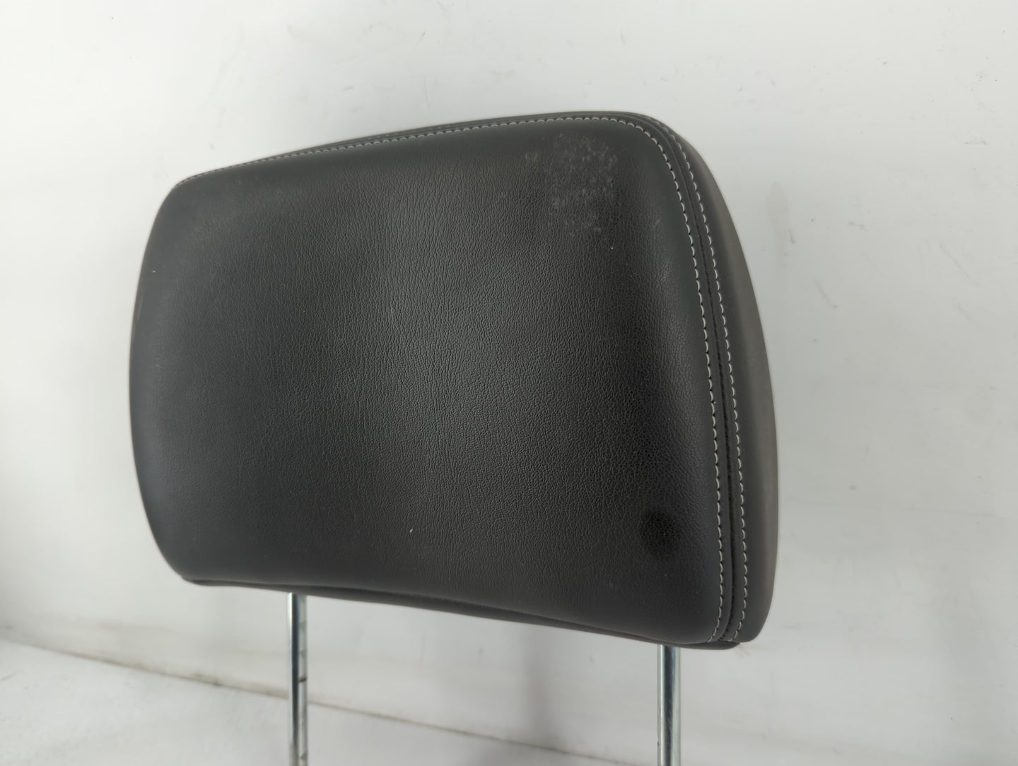 2006-2008 Pontiac Grand Prix Headrest Head Rest Rear Seat Fits Fits 2006 2007 2008 OEM Used Auto Parts - Oemusedautoparts1.com