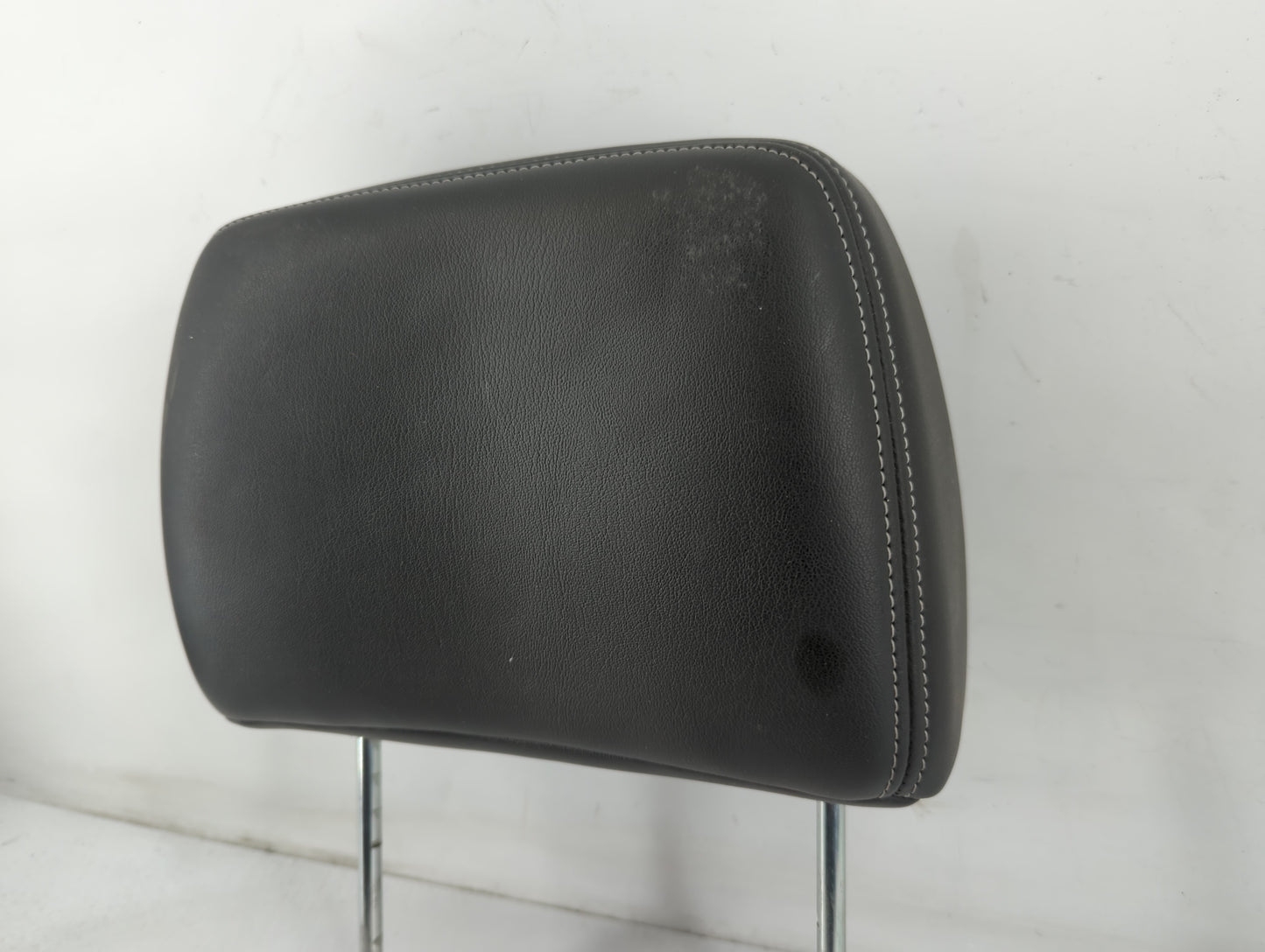 2006-2008 Pontiac Grand Prix Headrest Head Rest Rear Seat Fits Fits 2006 2007 2008 OEM Used Auto Parts - Oemusedautoparts1.com