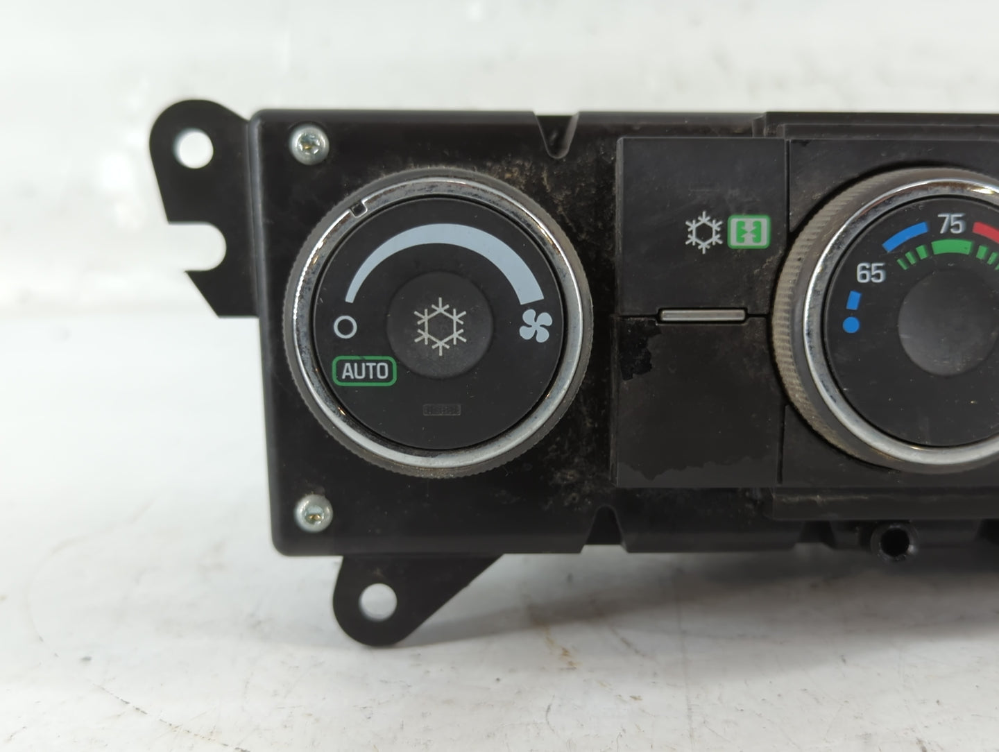 2009 Saturn Vue Climate Control Module Temperature AC/Heater Replacement P/N:25974488 Fits OEM Used Auto Parts - Oemusedautoparts1.com