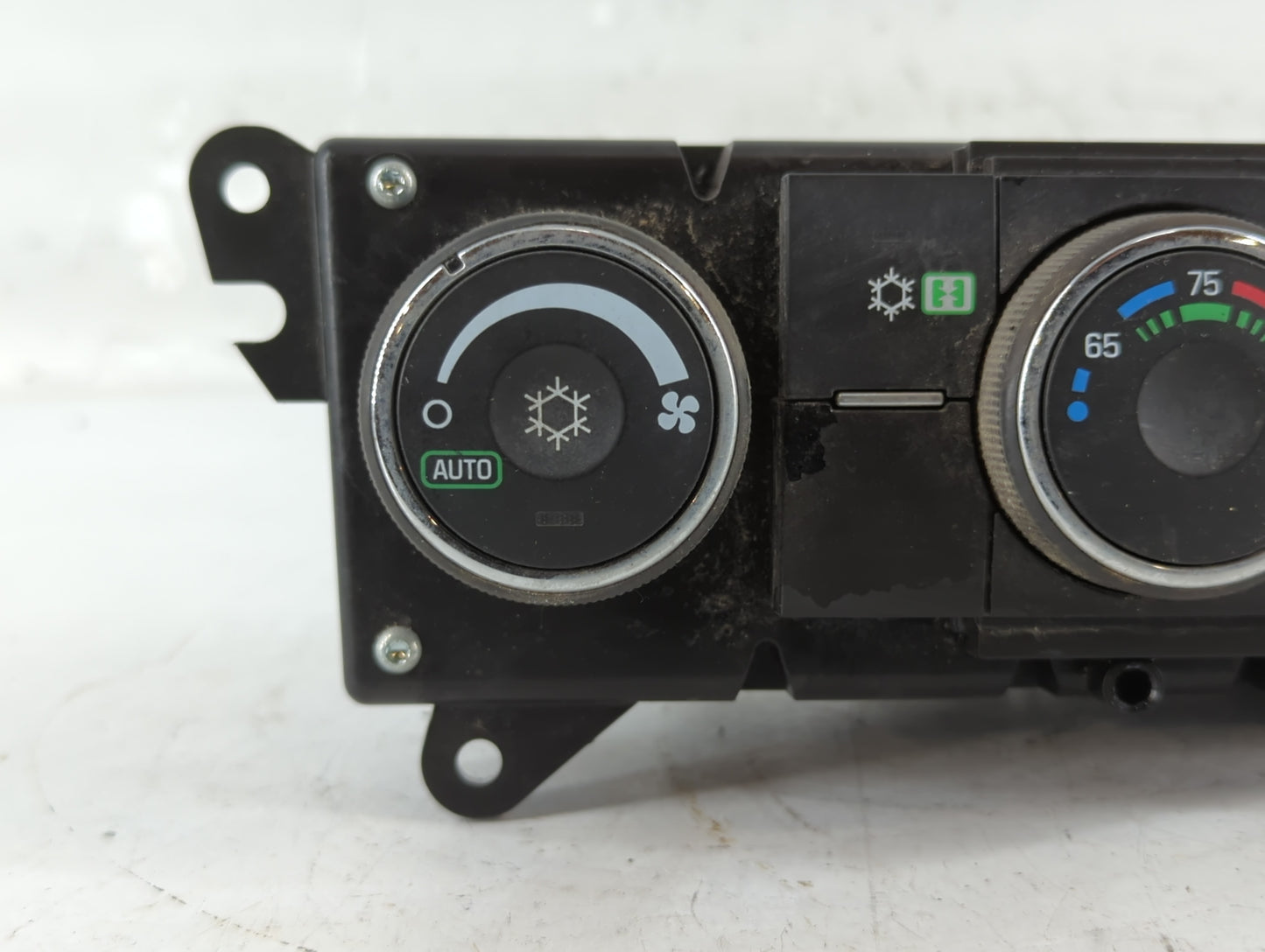 2009 Saturn Vue Climate Control Module Temperature AC/Heater Replacement P/N:25974488 Fits OEM Used Auto Parts - Oemusedautoparts1.com