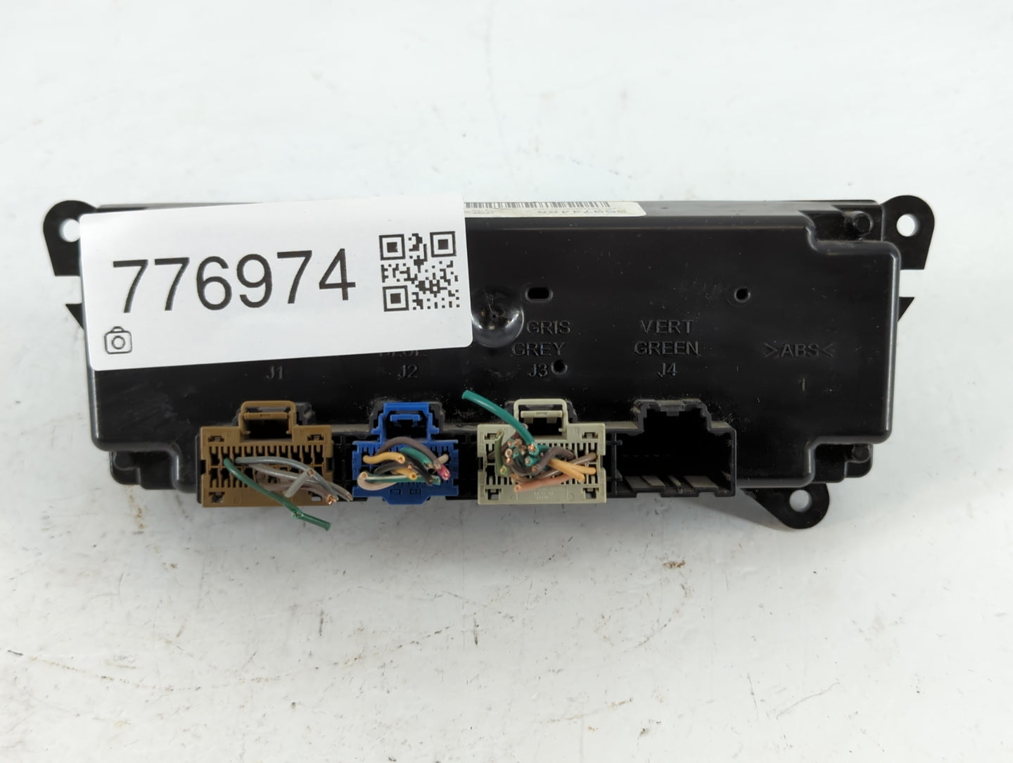 2009 Saturn Vue Climate Control Module Temperature AC/Heater Replacement P/N:25974488 Fits OEM Used Auto Parts - Oemusedautoparts1.com