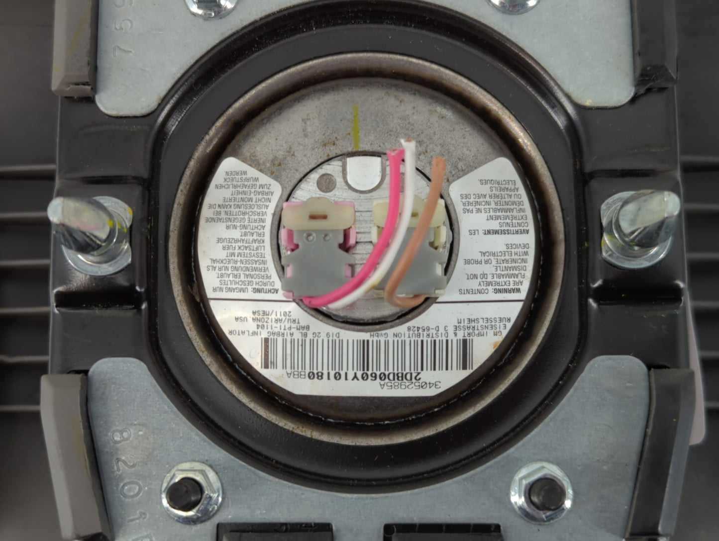 2007-2011 Buick Lucerne Air Bag Driver Left Steering Wheel Mounted P/N:34052985A Fits Fits 2007 2008 2009 2010 2011 OEM Used Auto Parts - Oemusedautoparts1.com