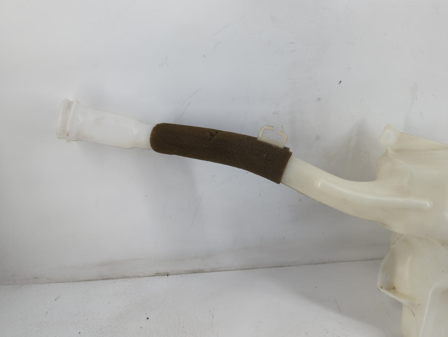 2007-2009 Gmc Acadia Windshield Washer Fluid Reservoir Bottle Oem - Oemusedautoparts1.com