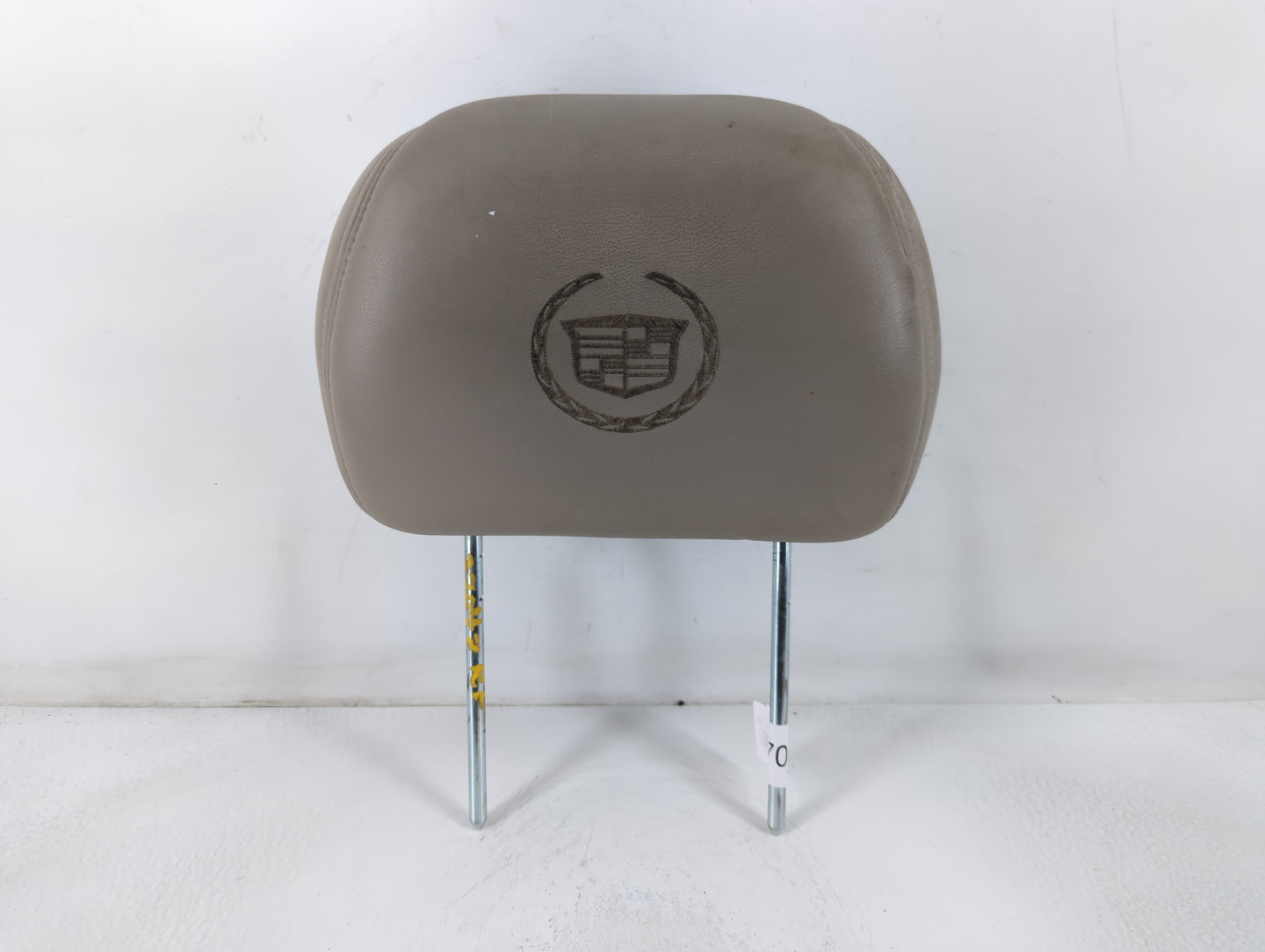 2002 Cadillac Escalade Headrest Head Rest Front Driver Passenger Seat Fits OEM Used Auto Parts - Oemusedautoparts1.com