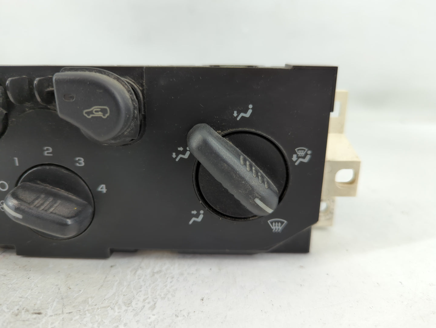 2004-2012 Gmc Canyon Climate Control Module Temperature AC/Heater Replacement P/N:152385155347 Fits OEM Used Auto Parts - Oemusedautoparts1.com