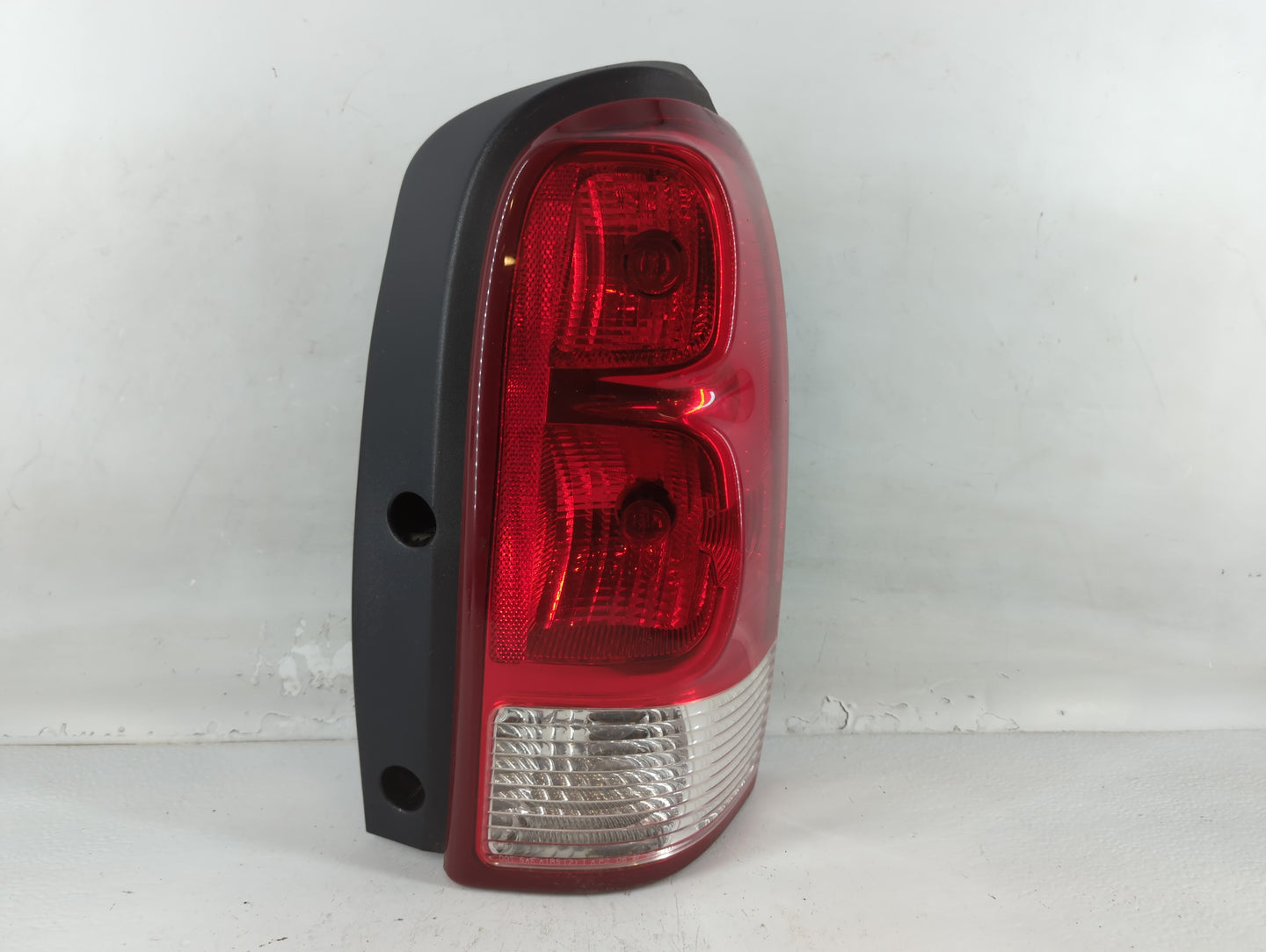 2005-2009 Chevrolet Uplander Rear Center Lid Brake Light Tail Light Fits Fits 2005 2006 2007 2008 2009 OEM Used Auto Parts - Oemusedautoparts1.com