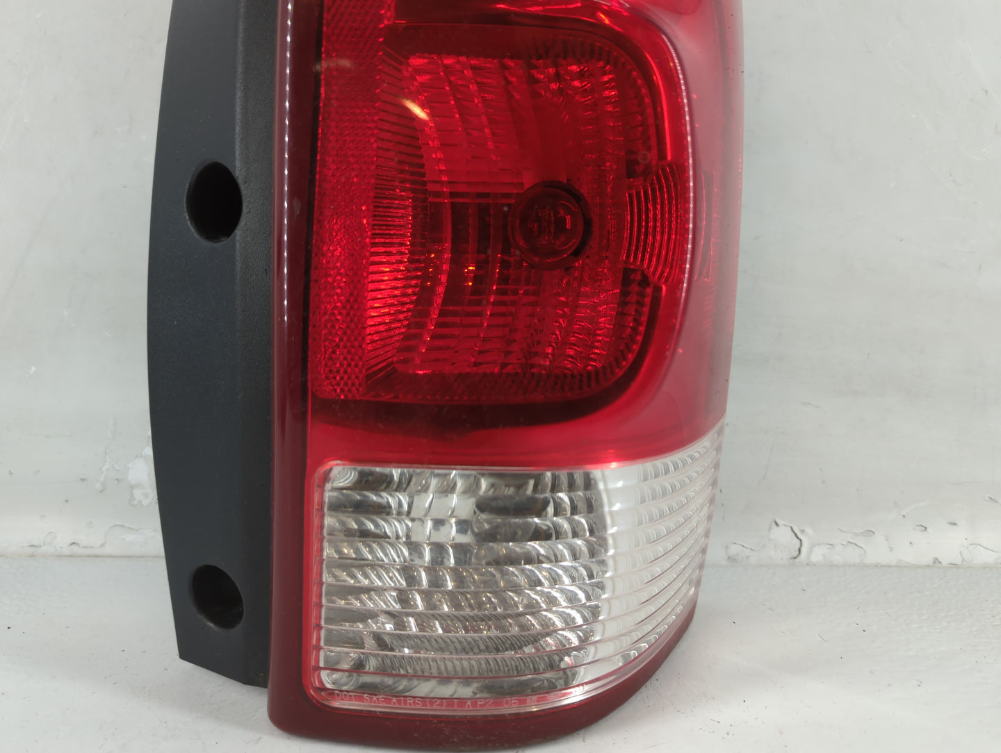 2005-2009 Chevrolet Uplander Rear Center Lid Brake Light Tail Light Fits Fits 2005 2006 2007 2008 2009 OEM Used Auto Parts - Oemusedautoparts1.com