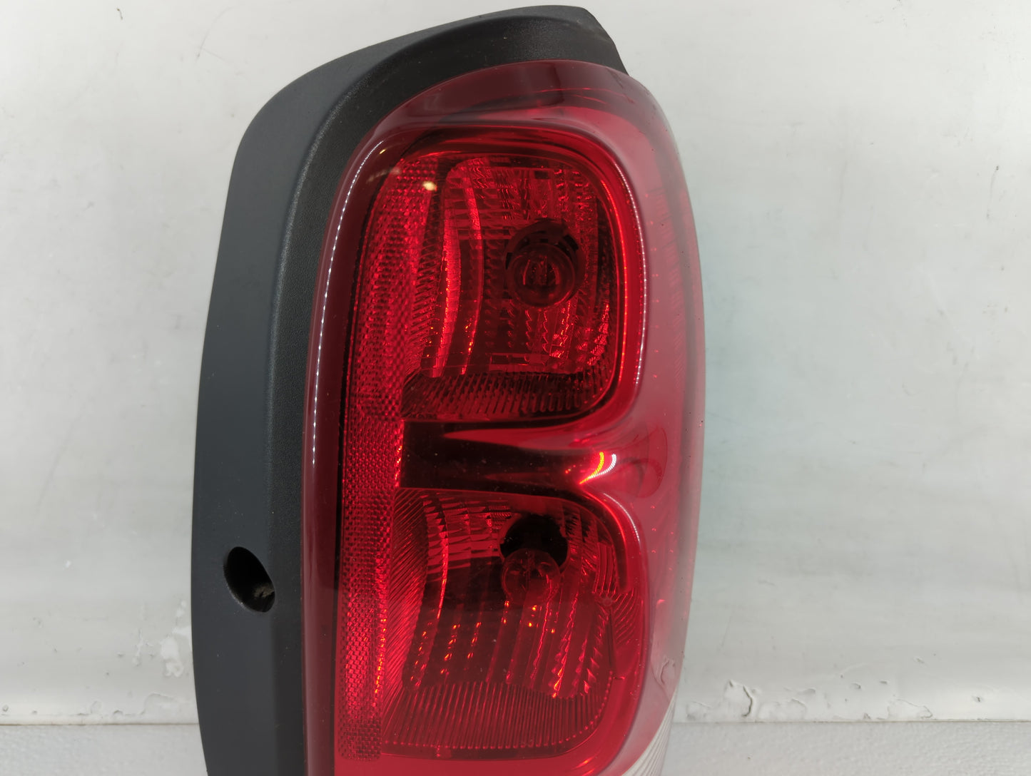 2005-2009 Chevrolet Uplander Rear Center Lid Brake Light Tail Light Fits Fits 2005 2006 2007 2008 2009 OEM Used Auto Parts - Oemusedautoparts1.com