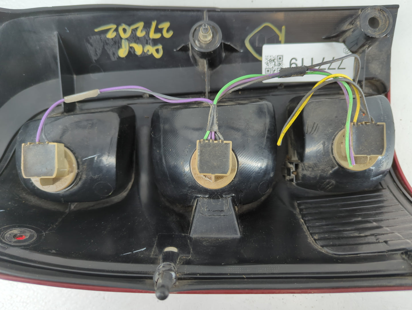 2005-2009 Chevrolet Uplander Rear Center Lid Brake Light Tail Light Fits Fits 2005 2006 2007 2008 2009 OEM Used Auto Parts - Oemusedautoparts1.com