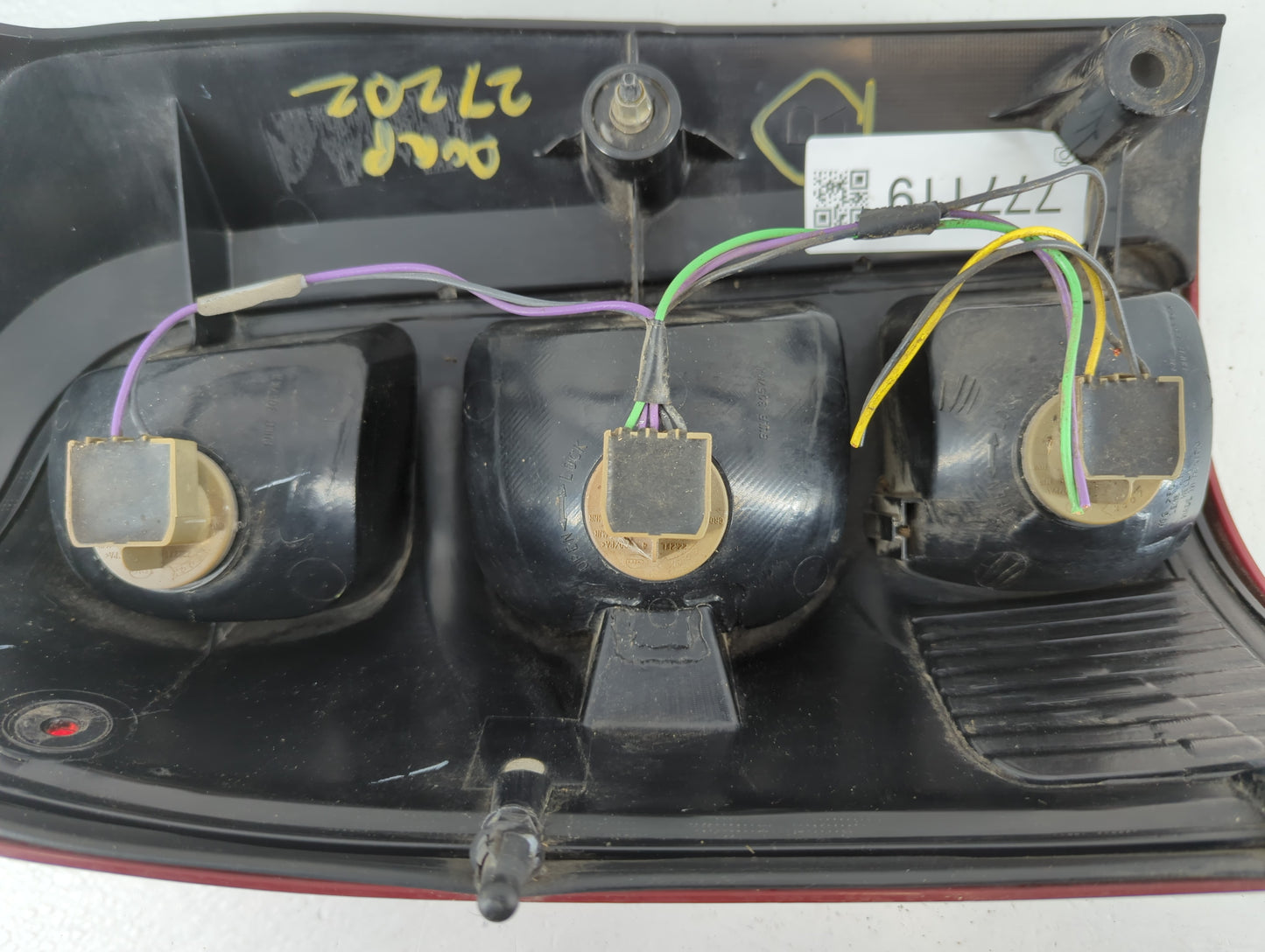 2005-2009 Chevrolet Uplander Rear Center Lid Brake Light Tail Light Fits Fits 2005 2006 2007 2008 2009 OEM Used Auto Parts - Oemusedautoparts1.com