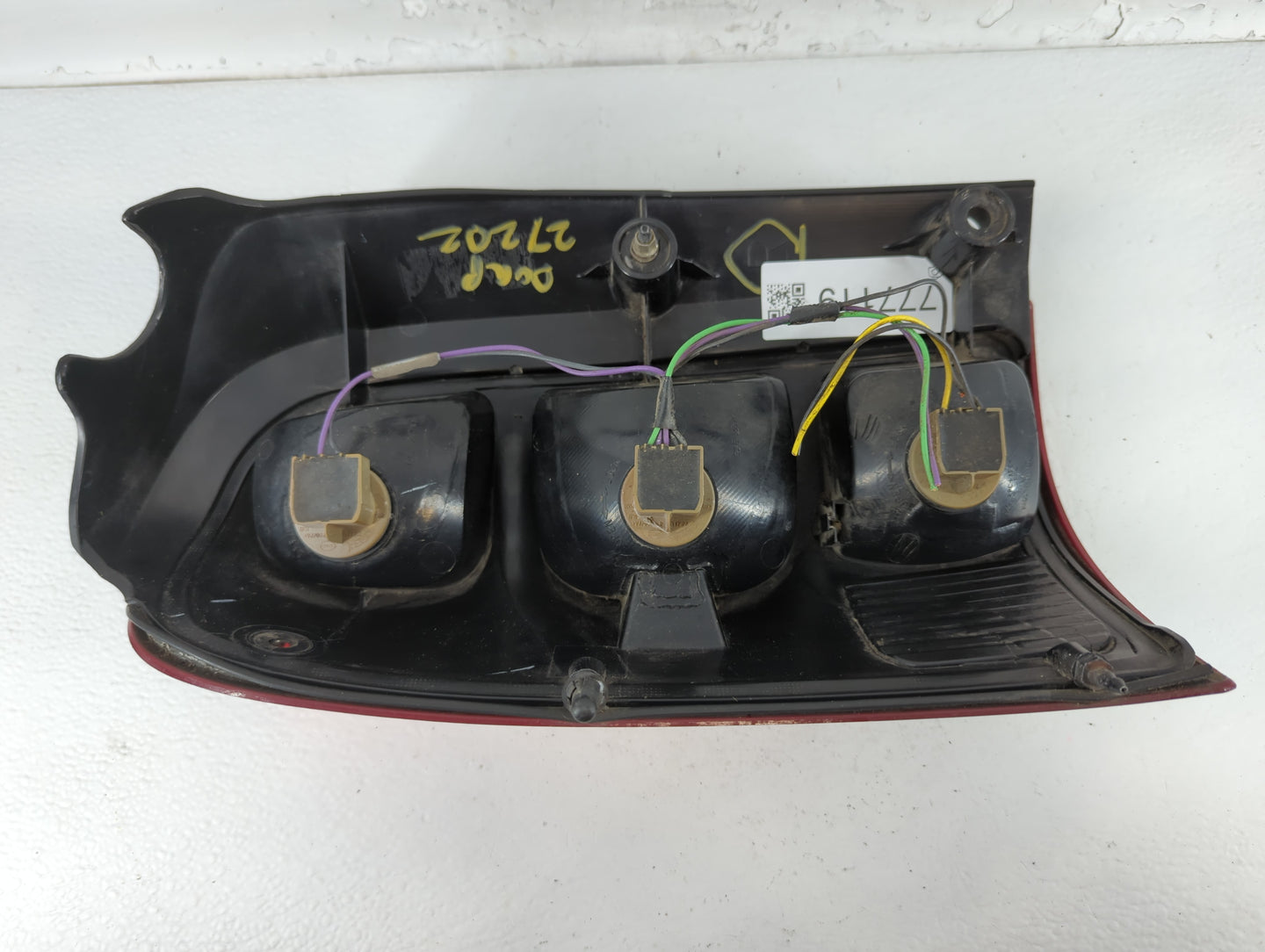 2005-2009 Chevrolet Uplander Rear Center Lid Brake Light Tail Light Fits Fits 2005 2006 2007 2008 2009 OEM Used Auto Parts - Oemusedautoparts1.com