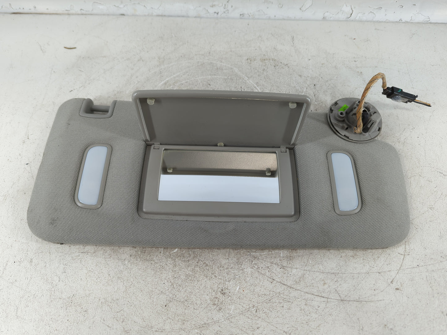 2016-2021 Chevrolet Malibu Sun Visor Shade Replacement Passenger Right Mirror Fits Fits 2016 2017 2018 2019 2020 2021 OEM Used Auto Parts - Oemusedautoparts1.com