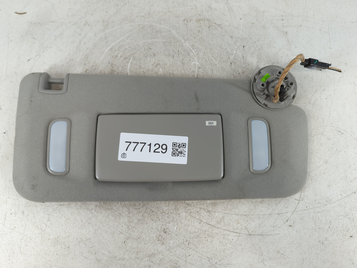 2016-2021 Chevrolet Malibu Sun Visor Shade Replacement Passenger Right Mirror Fits Fits 2016 2017 2018 2019 2020 2021 OEM Used Auto Parts - Oemusedautoparts1.com