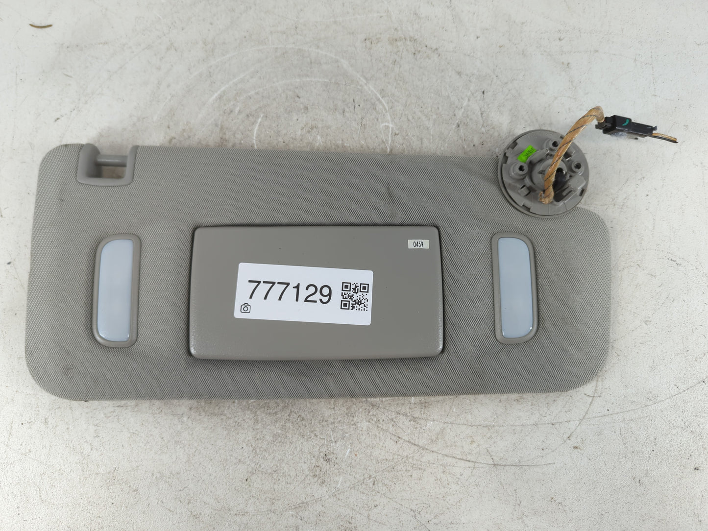 2016-2021 Chevrolet Malibu Sun Visor Shade Replacement Passenger Right Mirror Fits Fits 2016 2017 2018 2019 2020 2021 OEM Used Auto Parts - Oemusedautoparts1.com