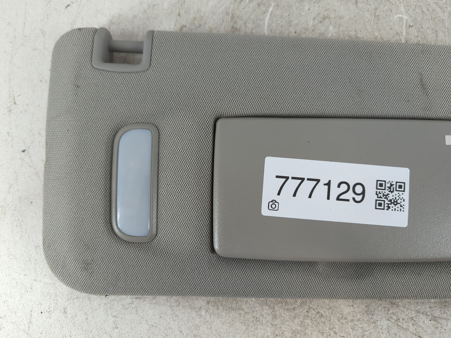 2016-2021 Chevrolet Malibu Sun Visor Shade Replacement Passenger Right Mirror Fits Fits 2016 2017 2018 2019 2020 2021 OEM Used Auto Parts - Oemusedautoparts1.com