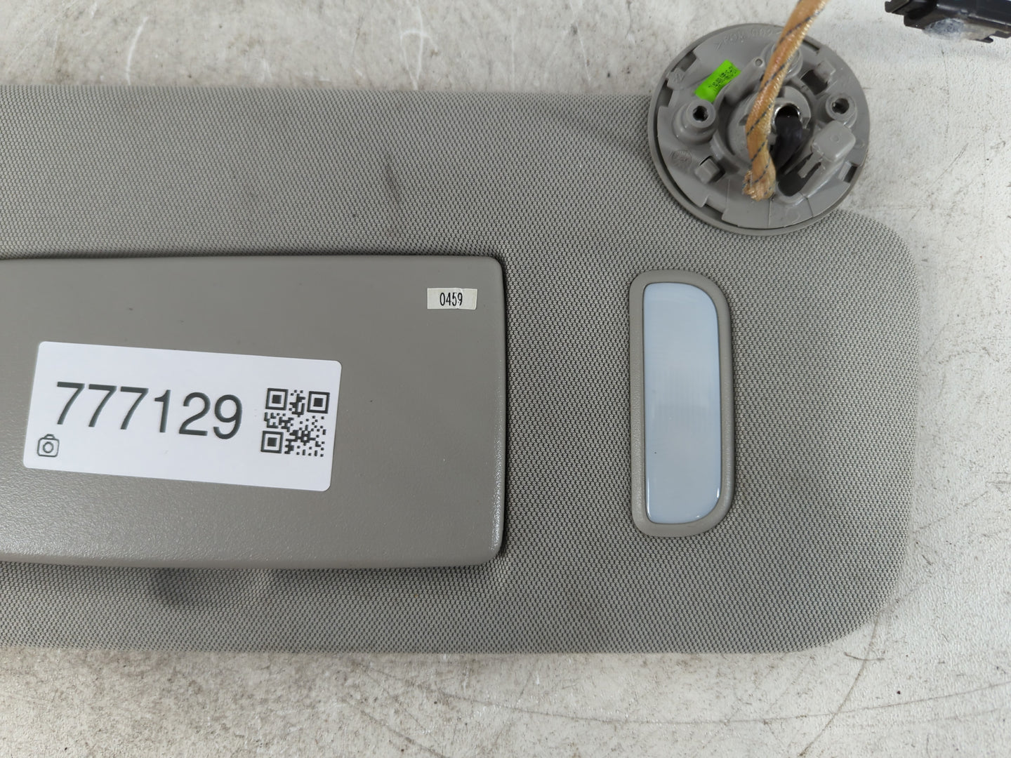 2016-2021 Chevrolet Malibu Sun Visor Shade Replacement Passenger Right Mirror Fits Fits 2016 2017 2018 2019 2020 2021 OEM Used Auto Parts - Oemusedautoparts1.com