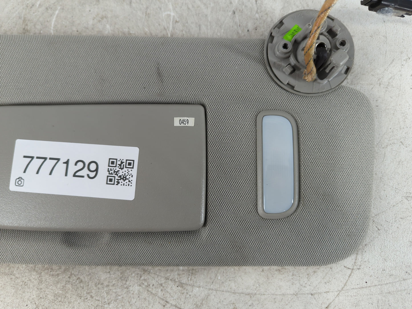 2016-2021 Chevrolet Malibu Sun Visor Shade Replacement Passenger Right Mirror Fits Fits 2016 2017 2018 2019 2020 2021 OEM Used Auto Parts - Oemusedautoparts1.com