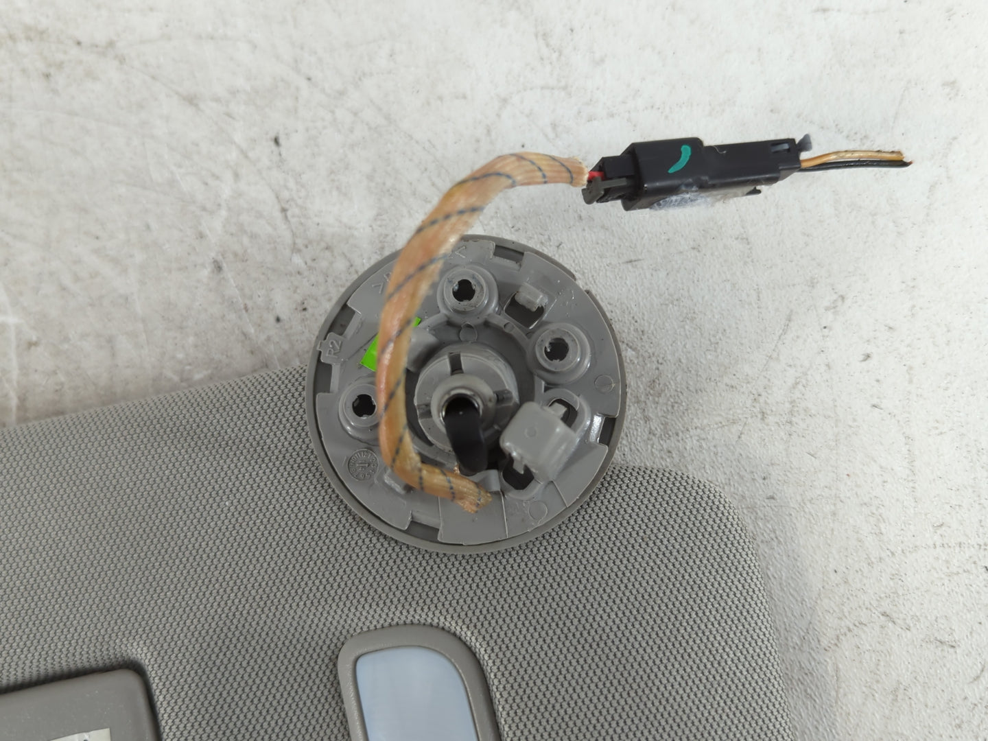 2016-2021 Chevrolet Malibu Sun Visor Shade Replacement Passenger Right Mirror Fits Fits 2016 2017 2018 2019 2020 2021 OEM Used Auto Parts - Oemusedautoparts1.com