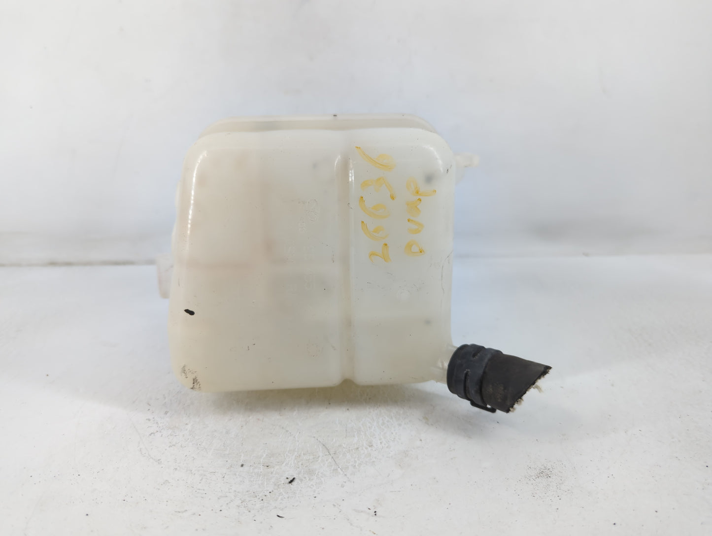 2006-2009 Pontiac Torrent Radiator Coolant Overflow Expansion Tank Bottle - Oemusedautoparts1.com