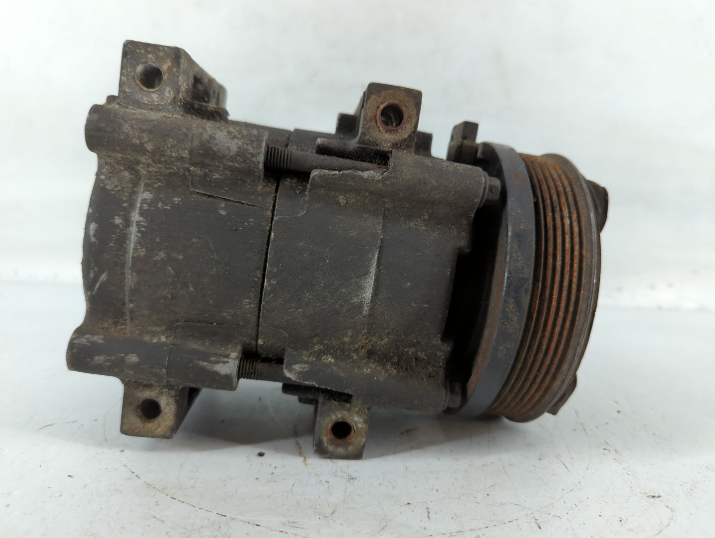 1994-1995 Ford Taurus Air Conditioning A/c Ac Compressor Oem - Oemusedautoparts1.com